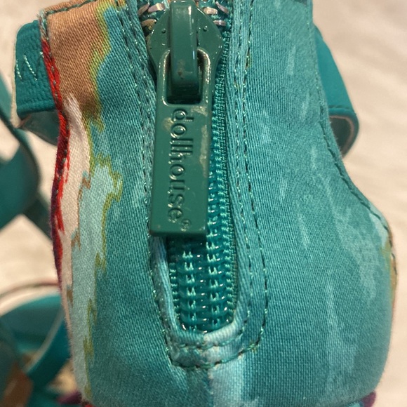 Dollhouse Mayans multi colored platform wedges - Picture 9 of 13